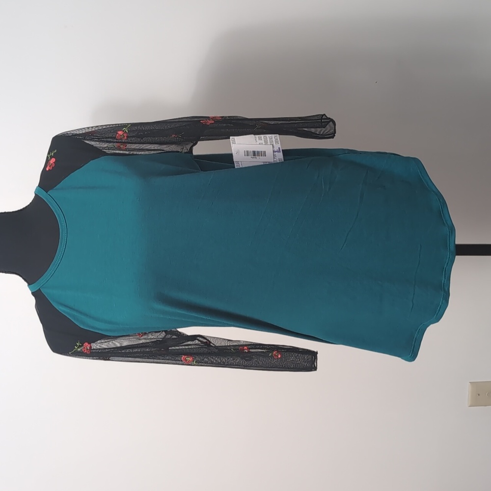 Lularoe randy tee